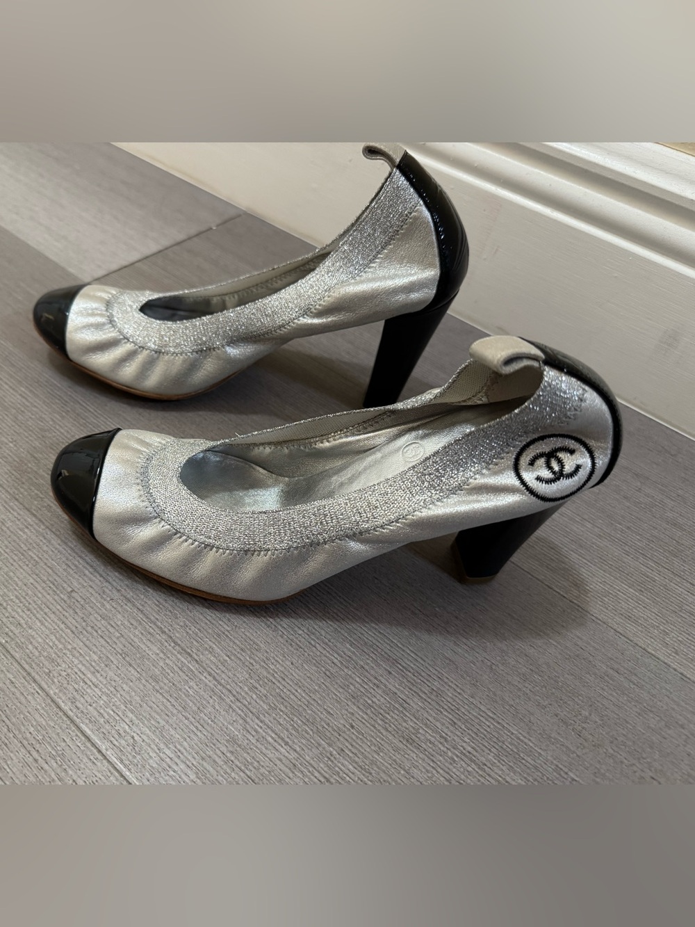 AUTHENTIC CHANEL Silver Metallic and Black Cap-Toe Pumps ***MISMATCHED SIZE****